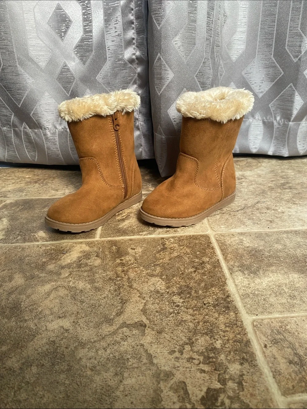 Cat & Jack Toddler Girls Size 8 Brown Faux Fur Lined Winter Boots